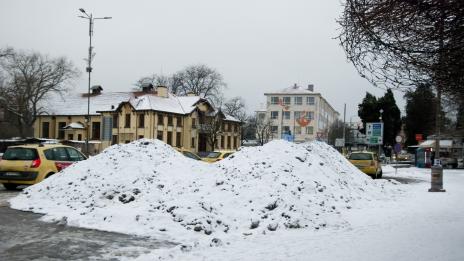 „Планини“ никнат като гъби след сняг във Варна