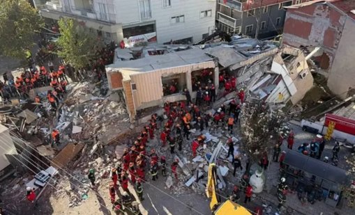 Петчленно семейство е затрупано под рухнала сграда край Истанбул