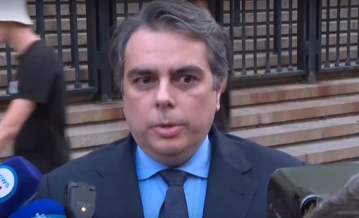 Асен Василев заведе иска срещу Пламенка Димитрова