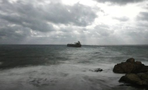 Няма опасност за околната среда заради авариралият танкер край Ахтопол