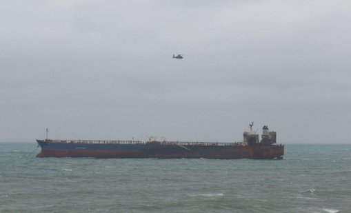 Подготвят танкера "Кайрос" за изтегляне 