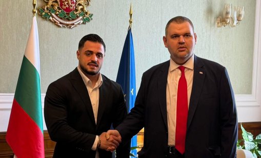 Ботев е категоричен: Никой не е карал Карлос Насар насила да се снима с Делян Пеевски