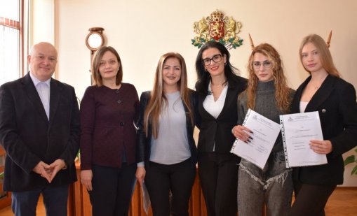 Варненският окръжен съд прие последните за 2025 г. стажант-юристи