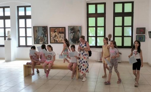 Градската галерия на Варна с нови мебели, информационни табла и QR кодове