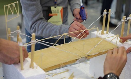 Млади инженери строят със спагети на 1 ноември във Варна