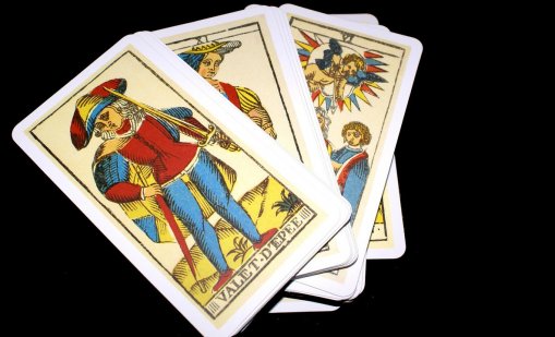 Таро хороскоп за 18 ноември: Какво носят картите за всяка зодия? 