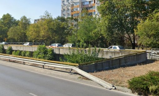 Избират фирма да почисти самораслите дървета в канала по бул."Васил Левски" във Варна