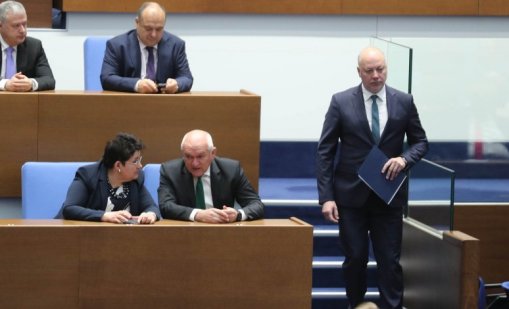 Инициират пореден вот на недоверие срещу управляващите, сега за държавна измяна