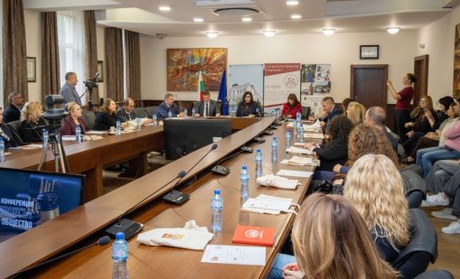Ангелина Лазарова представи Варненския апелативен съд на конференция в ИУ-Варна