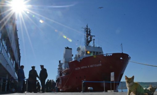 Валидират марка, посветена на кораба "Св. св. Кирил и Методий" във Варна