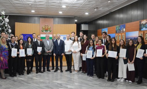 Кметът Благомир Коцев отличи най-изявените студенти от варненските университети