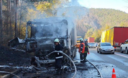 Камион изгоря в Прохода на Републиката