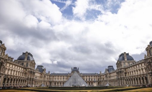 Арестуваха още четири човека за обира на Лувъра