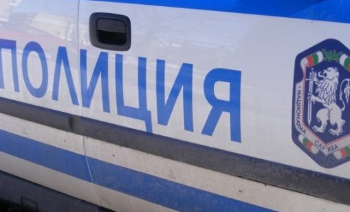 Мъж влезе с взлом в кафене и открадна пари