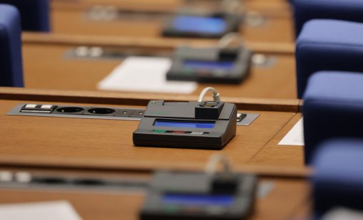 С 227 гласа "за" Народното събрание одобри оставката на кабинета "Желязков"