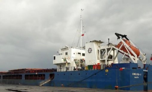 Подновиха операцията по изтеглянето на поразения от дронове кораб &bdquo;Челси-3&ldquo;