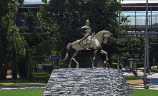 Издикат паметник на хан Аспарух във Варна