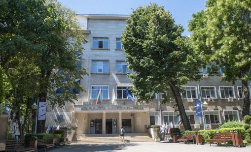 Студенти от МУ-Варна с безплатно обучение и стаж в болницата във Велико Търново