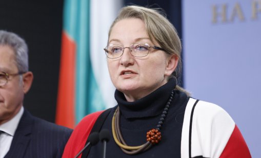 Сачева обяви: Ще бъдат изплатени по 120 лева коледни надбавки на 536 000 пенсионери