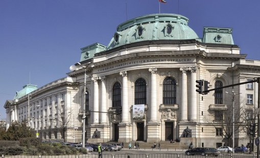 Студенти излизат на протест срещу повишените такси за платена форма на обучение