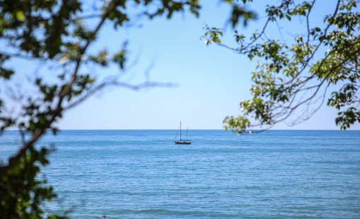 Обявиха наддаване за отдаване под наем на три морски плажа в община Балчик 