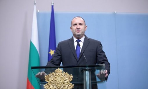 Радев с извънредно обръщение: Зове за оставка