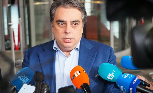 Асен Василев: Не може рафинерия да бъде продадена за 2 седмици