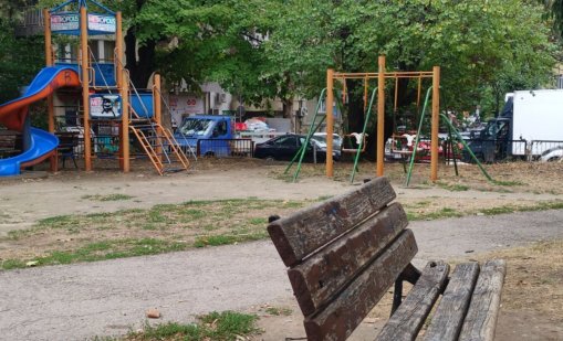 Опасна площадка на на улица "Сава Радулов" във Варна