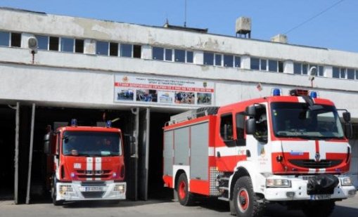 Пожар горя край паметника на Почивка