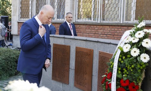 Желязков отговори на опозицията за вота: Живеем в паралелни реалности