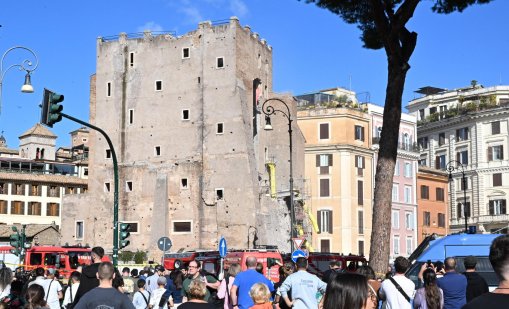 Един работник е тежко ранен след като средновековна кула се срути в Рим ВИДЕО