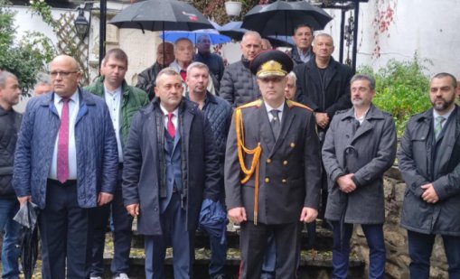 Mочетоха паметта на загинали полицаи във Варна