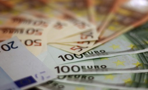 Средната годишна заплата в ЕС надхвърли 39 800 евро, колко е в България? 