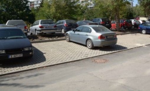 Изграждат буферен паркинг на варненската ул. "Роза"