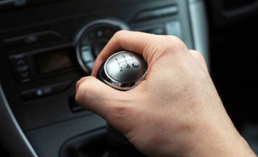 Не изпадайте в паника, ако лостът за скоростите блокира