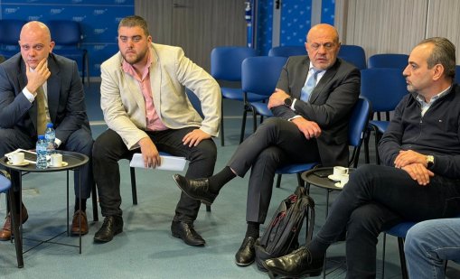Работодатели, синдикати и управляващи подновяват преговорите за бюджета