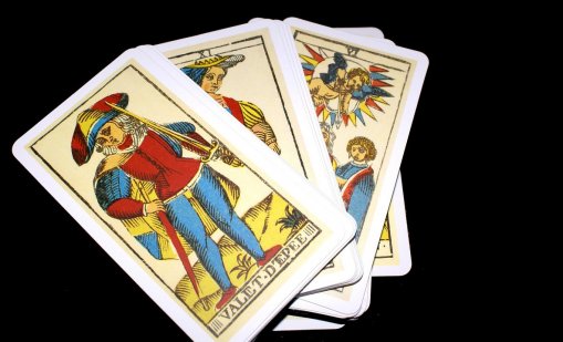 Любовен таро хороскоп за 4 ноември: Кои ще са най-влюбените зодии? 