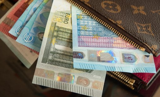 Как търговците в другите държави се справиха с връщането на ресто в евро?