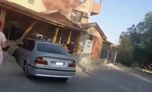 Отново: Кола се вряза в сграда в Асеновград