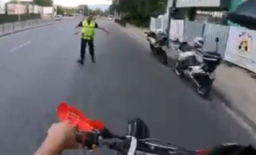 Спипаха дрогиран мъж на мотопед в Девня