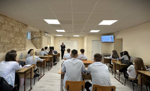330 ученици обогатиха правната си култура със съдии от Административен съд–Варна