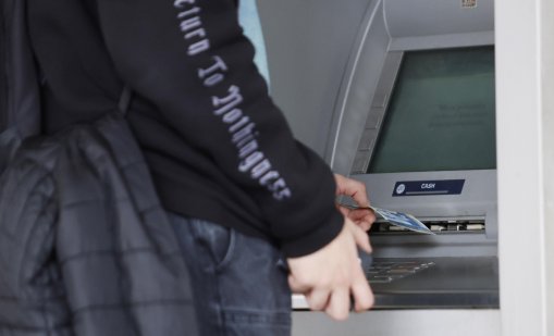 Минималната работна заплата ще бъде 1213 лева / 620,20 евро от 1 януари 2026 г