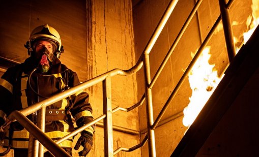 Мъж е с 90% изгаряния след огромен пожар във Варна