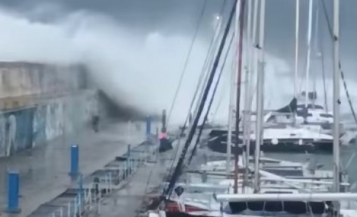 Какво се случва на Морска гара Варна (ВИДЕО)