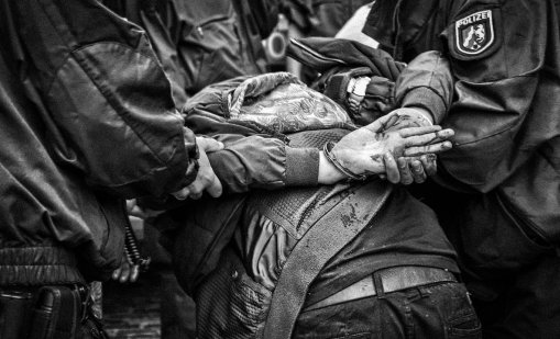 Безизходица: Дядо на 72 г. пласира фентанил във Варна 