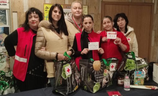 Над 200 социално слаби варненци получиха пакети с продукти за Коледа