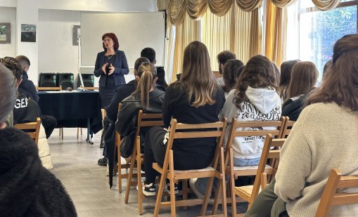 Съдия Ганчева разказа пред ученици за последиците от употребата на "райски газ"