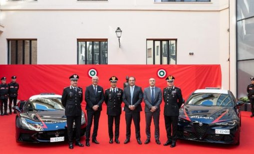 Maserati MCPURA и Alfa Romeo Giulia Quadrifoglio с нова ливрея: нови автомобили за спешен транспорт на органи и кръв за италианските карабинери
