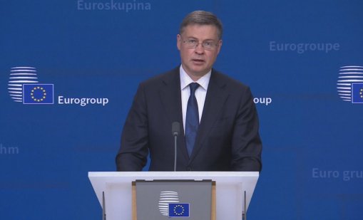Комисар Домбровскис поздрави България, че става 21-вият член на еврозоната