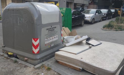 Варна тъне в боклуци!  От жегата често техниката аварира, оправдават се от общината